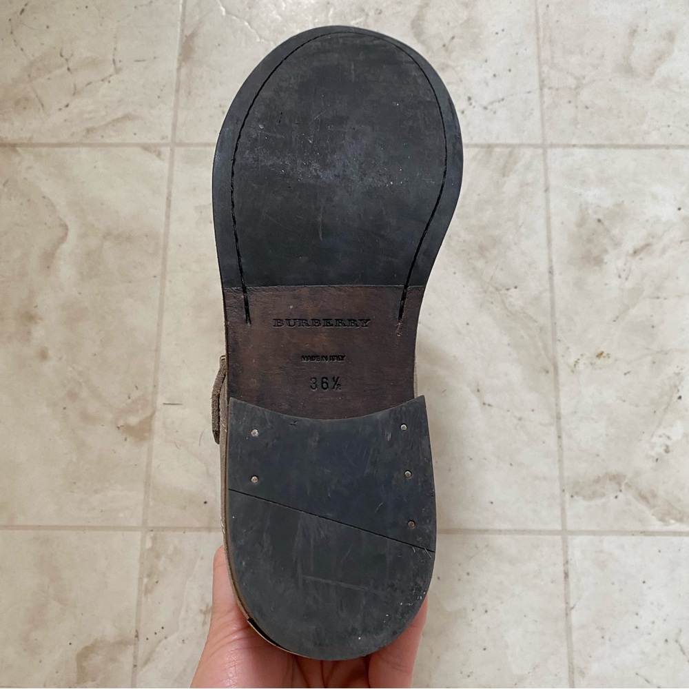 $895 Burberry Made in Italy Grey Suede Cut Out Buckle Moto Ankle Boots Size 6.5 - Picture 15 of 16